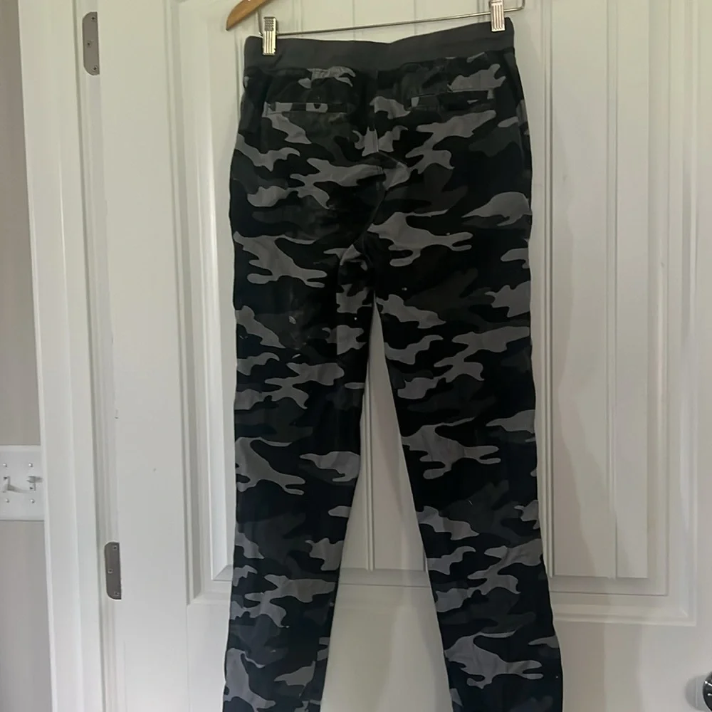 Lands' End camo joggers size Large